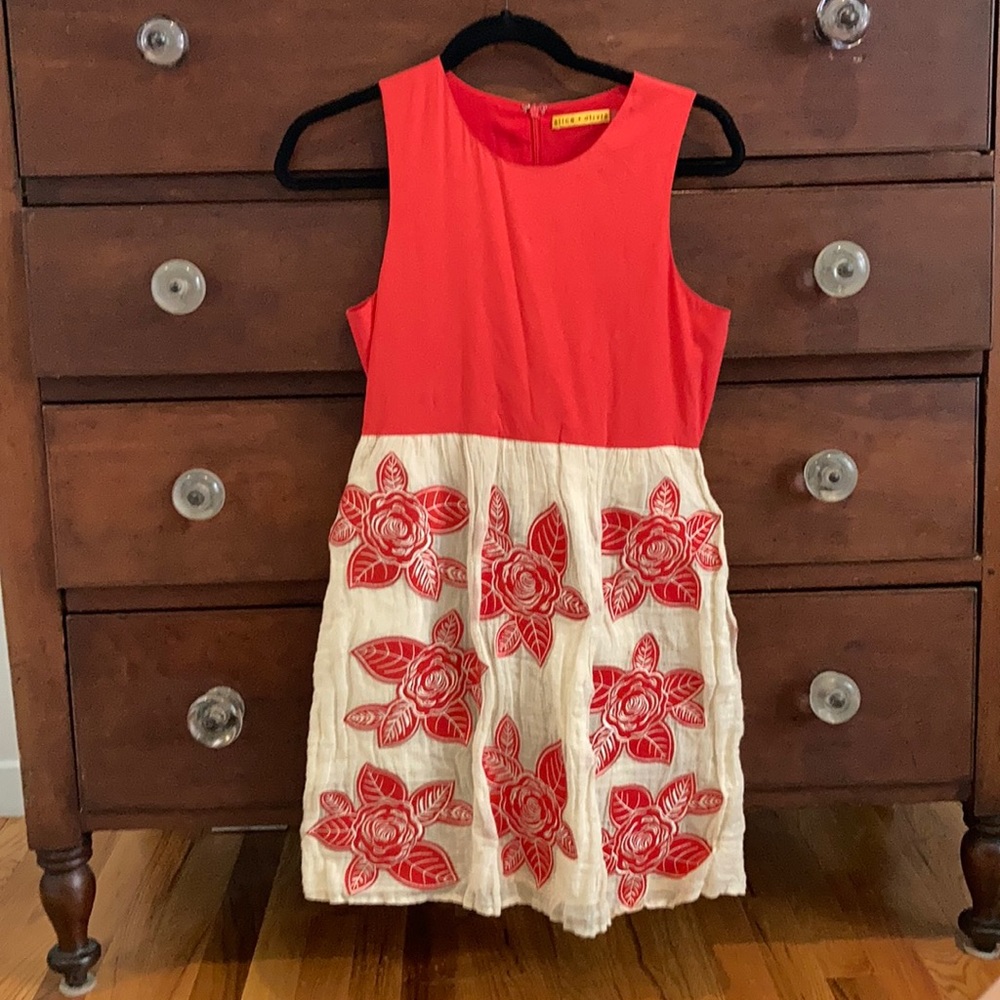 Alice + Olivia sleeveless dress with pockets!